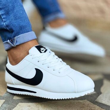 zelene nike patike: Cortez od 36 do 41 za samo 3300 din
pb