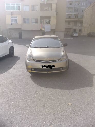 qalmaq şərti ilə maşınlar: Toyota Prius: 1.5 л | 2007 г. Седан