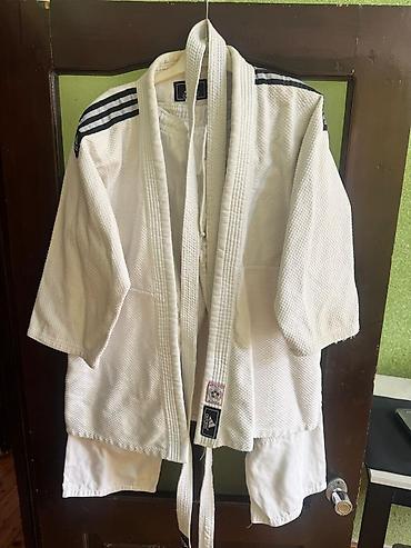İdman formaları: Məhsul: Adidas cüdo kimono (judo gi) Ölçü 3/160 Xüsusiyyətlər: - — 1