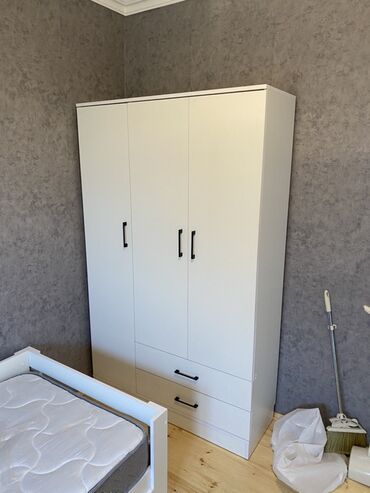 Mətbəx mebeli: Açılan, 3 qapılı Düz dolab, Qarderob, paltar dolabı