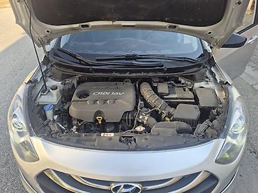 hyundai i30 stop: Hyundai i30: 1.6 l | 2013 il Universal — 10