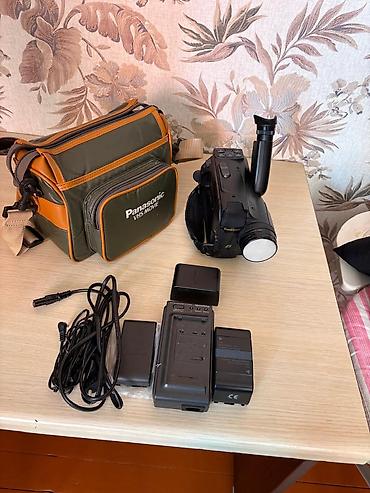 panasonic lumix: Panasonic VHS Movie videokamera dəsti. Dəstə şəkildə görünən əsas — 3