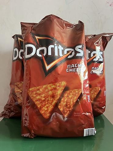 кукурузные: Doritos Nacho Cheese — фирменные кукурузные чипсы с насыщенным сырным — 1