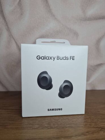 baku electronics qulaqlıq: Samsung Galaxy Buds FE Gray yenidir Baku Electronicsden alinib