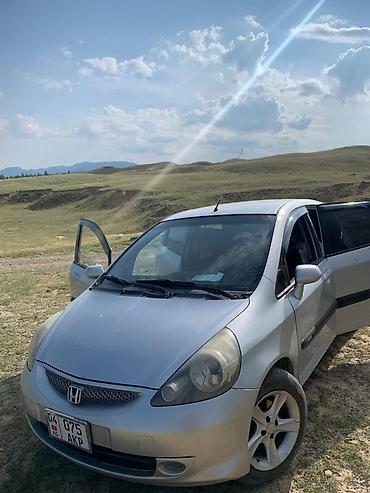 Унаа сатуу: Honda Jazz: 2004 г., 1.3 л, Кол менен иштөөчү, Бензин, Хетчбек — 2