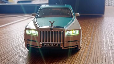 Autići: Nov metalni model automobila Rols Rojs Fantom. Pale mu se prednja i — 13