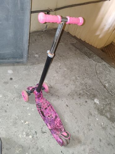 Samokat. Skuter yaxshi veziyyetde. unvan 9 cu mikrorayon. en yaxin