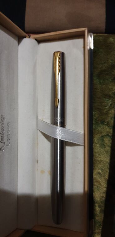 Наборы украшений: Набор из трех перьевых ручек в фирменных коробках. Состав: - Sheaffer — 7