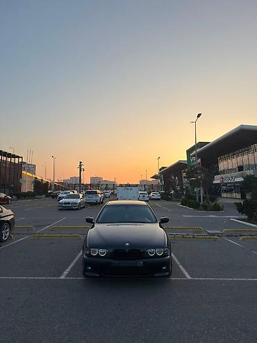 BMW 5 Series (E39) sedan – qara rəngli, klassik və zərif görünüşlü lalafo.az -da BMW 5 Series (E39) sedan – qara rəngli, klassik və zərif görünüşlü