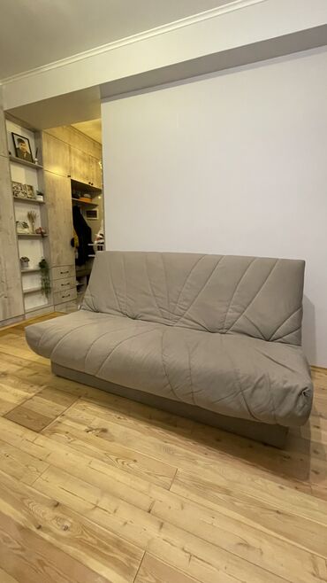 продам бу диван: Прямой диван, цвет - Серый, Б/у