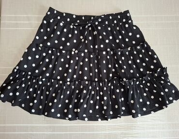 Ətəklər: Yeni kimi yubkalar hər biri 5 manat.S-M L razmer.Əla — 10