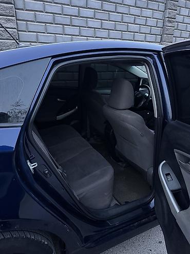 купить авто киргизия: Toyota Prius: 2015 г., 1.8 л, Вариатор, Гибрид — 8