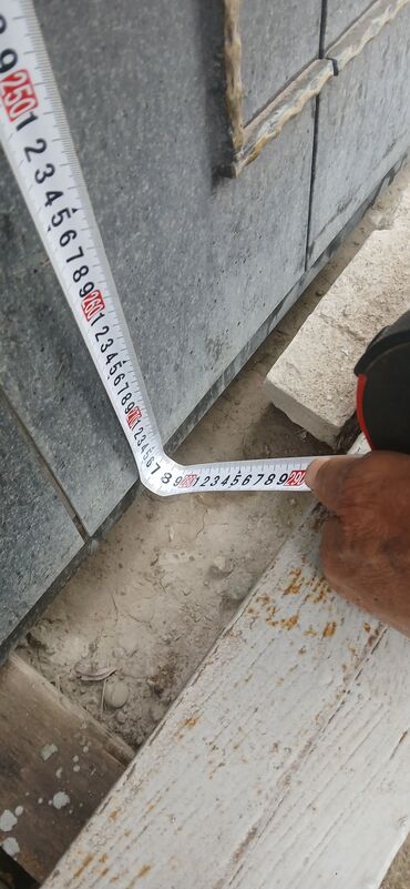 qaraj qapisi: Məhsul: Beton/daş fasad panelləri (ölçülü) Təsvir: - Qara-boz rəngli