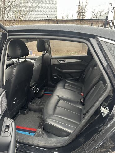 Roewe: Roewe Ei6: 2020 г., 1.5 л, Вариатор, Гибрид, Седан — 11