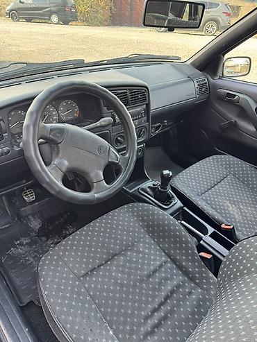 карадар: Volkswagen Passat: 1994 г., 1.8 л, Седан — 7