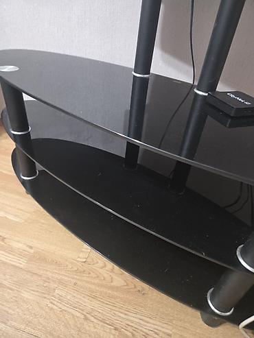 televizor alti alcipan: Samsung televizor və şüşə/stend kombinasiyası - Televizor: Samsung — 3