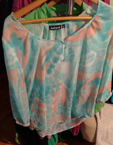 heklane bluze šeme: Lepršava bluza, pastelnih boja. Veličina 40