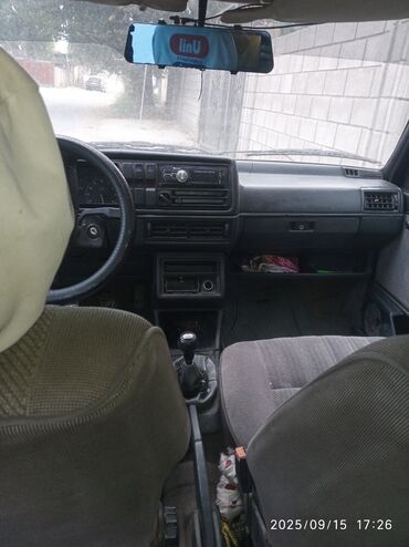машина жалалабат: Volkswagen Jetta: 1995 г., 1.6 л, Механика, Бензин, Седан