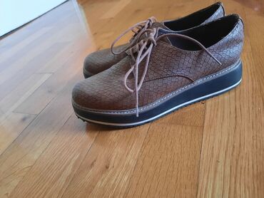 Προσωπικά αντικείμενα: Παπούτσια τύπου Oxford από τα kalista 41 νούμερο.πολυ καλή ποιότητα