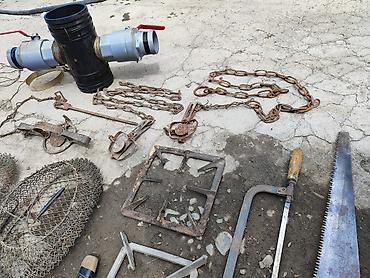 Наборы инструментов: Большой набор инструментов, включающий разнообразные ручные — 9