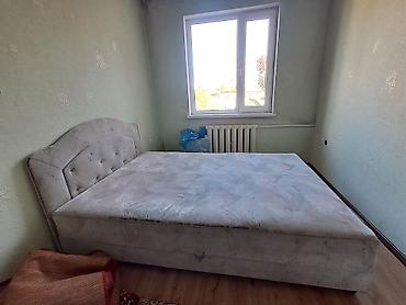 Спальные гарнитуры: Двуспальная кровать с мягким изголовьем + комод с зеркалом - Кровать — 2