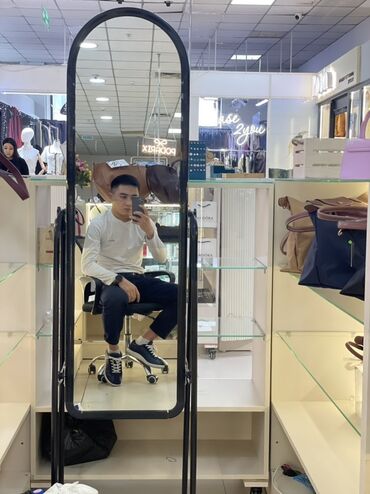 вешалка для пиджака напольная: Напольное зеркало с овальным верхом на металлической стойке - Тип