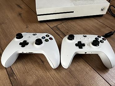 xbox one fat: Xbox One S (белая) + 2 геймпада Память: 1 терабайт Торг возможен 🤝🏻 - — 3
