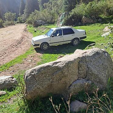 жаз авто: Volkswagen Jetta: 1986 г., Кол менен иштөөчү, Седан — 4