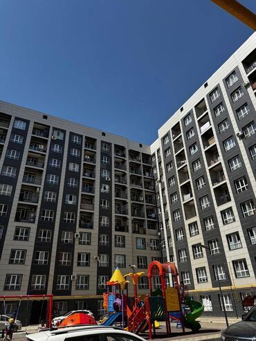 срочно сдаётся квартира маладая гвардия: 2 бөлмө, 63 кв. м, Элитка, 4 кабат, ПСО (өзү оңдоп түзөтүп бүтүү үчүн)