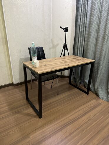 столик в стиле лофт: Офисный Стол, цвет - Коричневый, Б/у