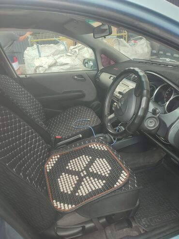 самая дорогая машина в кыргызстане: Honda Fit: 2001 г., 1.3 л, Вариатор, Бензин