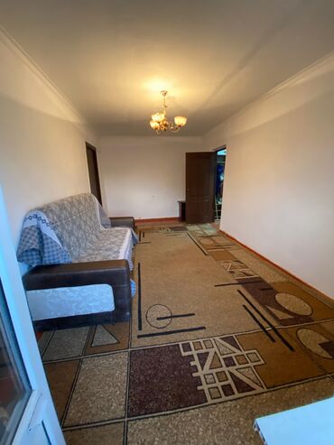 продаю полдома военно антоновка: 3 комнаты, 49 м², Индивидуалка, 5 этаж, Косметический ремонт