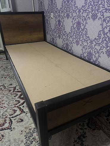 bunk bed: Односпальная кровать с металлическим каркасом и изголовьем под дерево — 2
