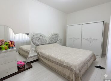 divar ucun işıq: Yataq desti 680 manat.Ideal veziyyetde 1 il once alinmis yataq desti