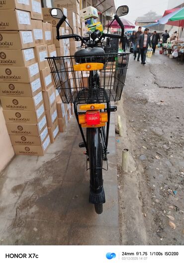 Şəhər velosipedləri: Velosiped satılır 28 lik. Qabaq işığlar işləkdir. Qabaqda və — 8