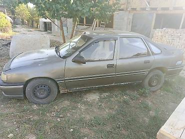 салквн тор: Opel Vectra: 1992 г., 1.6 л, Бензин, Седан — 1