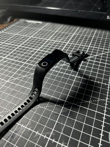 продаю ноотбук: Продам фитнес браслет honor band 5 состояние отличное но на экране