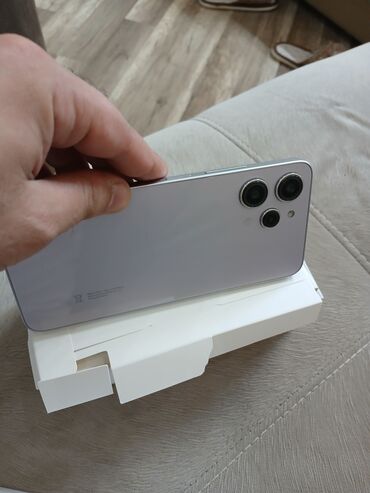 Audio: Redmi smartfon modeli, ağ rəngdə və minimal dizayna malikdir. Cihazın