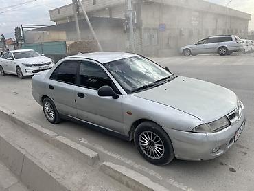 Унаа сатуу: Mitsubishi Carisma: 1997 г., 1.6 л, Кол менен иштөөчү, Бензин, Седан — 4