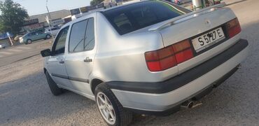 автомобиль мерс: Volkswagen Vento: 1992 г., 1.8 л, Механика, Бензин, Седан