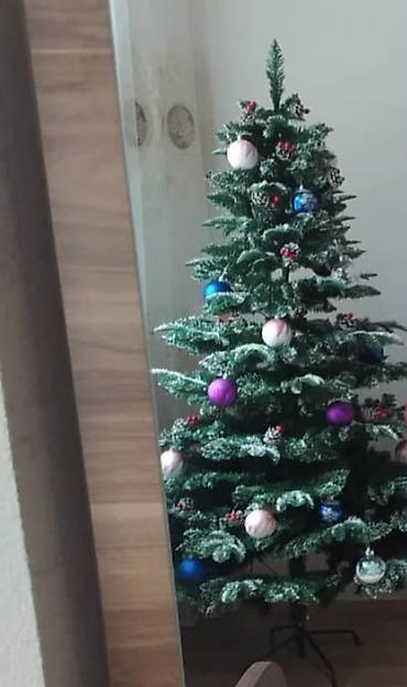 Qar effekti ilə bəzədilmiş süni yolka Cemi 15 gun istifade olunub lalafo.az -da Qar effekti ilə bəzədilmiş süni yolka Cemi 15 gun istifade olunub