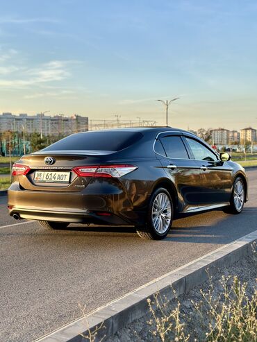 Toyota: Toyota Camry: 2018 г., 2.5 л, Вариатор, Гибрид, Седан