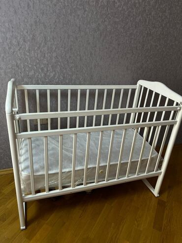 Uşaq və gənc otağı üçün dəstlər: Oğlan və qız üçün, Dördbucaq, Beşik, Dəst ilə, Matras ilə, Yellənmə mexanizmsiz
