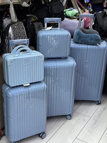 Чемоданы: Чемодан, Новый, Большой (более 70 л), Вращающиеся колеса на 360°, Кодовый замок, На колесах — 17