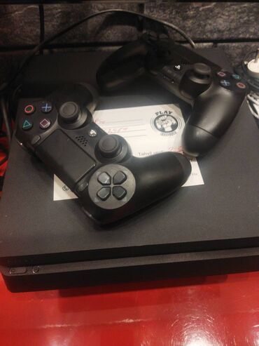 PS5 (Sony PlayStation 5): Ps 4 təcili satılır 2 oyun pultu . içərisində 2 ədəd oyun. normal