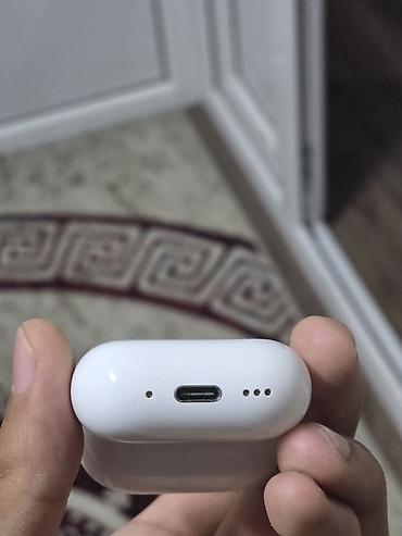 Кулакчындар үчүн кейстер: Кулакчындар үчүн кейс, Apple, Колдонулган, түсү - Ак — 4