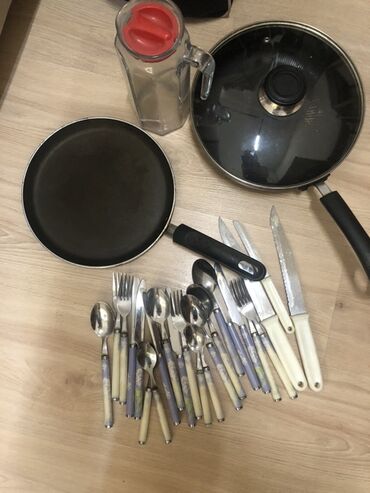 сковородка чугун: Набор посуды для кухни, включающий в себя сковороду для блинов