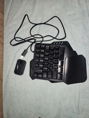 komputer adapter: Oyun üçün nəzərdə tutulmuş tək əlli klaviatura və USB adapter