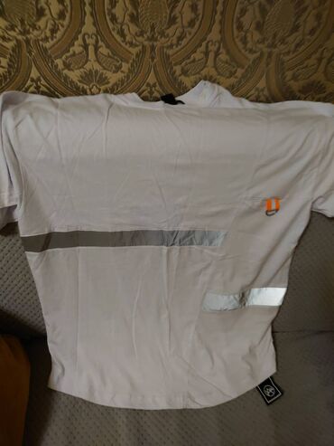 Köynəklər: Магазин закрылся в наличии осталось много качественных футболок — 5