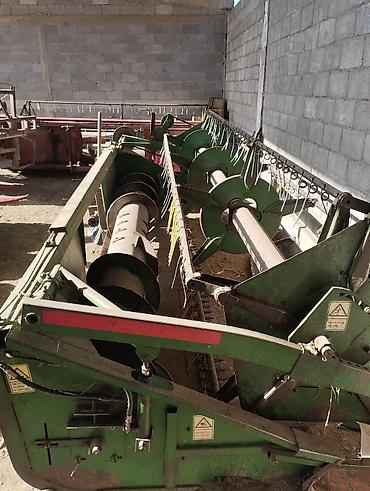 арык бетонный: Комбайн John Deere с жатками Описание: - Зерноуборочный комбайн John — 2
